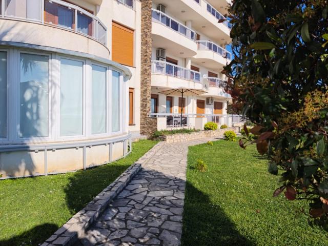 Large apartment with garage space for sale in Dobrye Vody