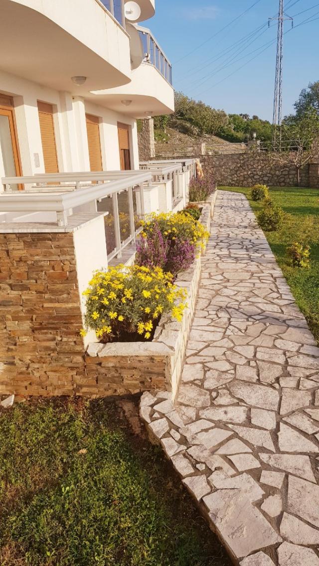 Large apartment with garage space for sale in Dobrye Vody