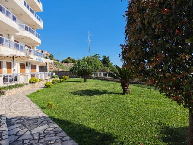 Large apartment with garage space for sale in Dobrye Vody