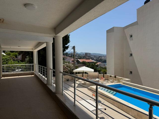 Two-bedroom apartment for sale near the sea in Dobra Voda, in a building with a swimming pool. 