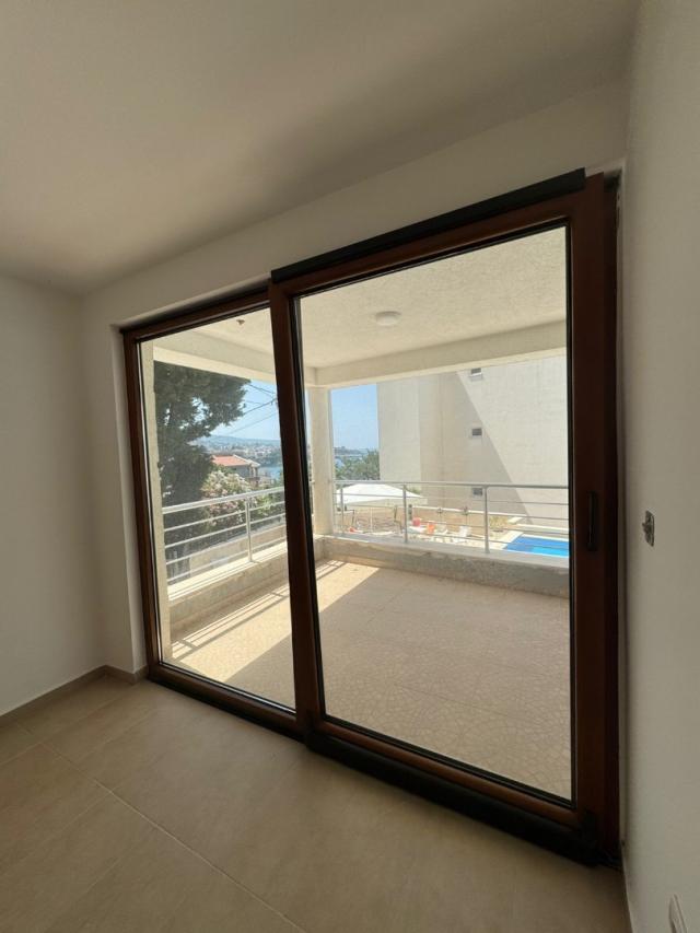 Two-bedroom apartment for sale near the sea in Dobra Voda, in a building with a swimming pool. 