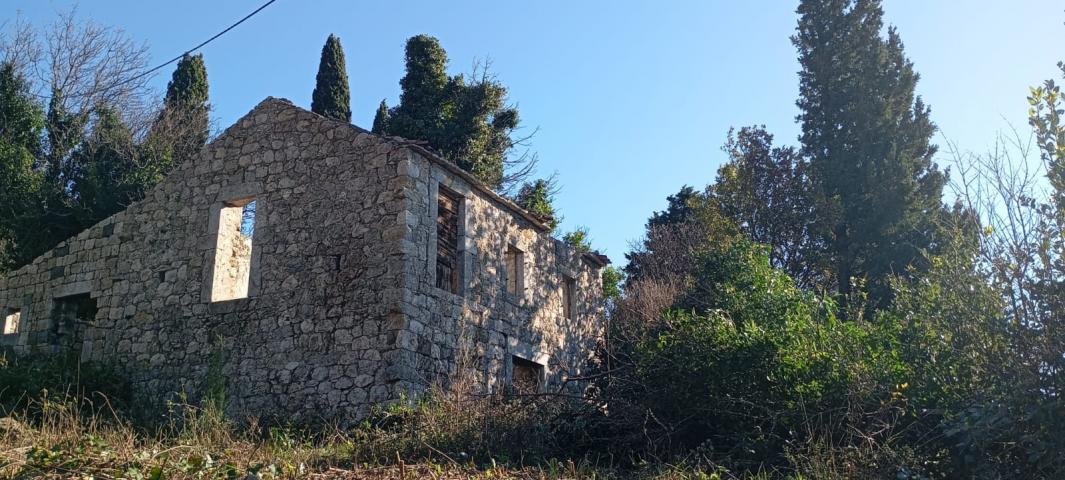 Mediterranean-style stone house with sea views in Sutomore for sale