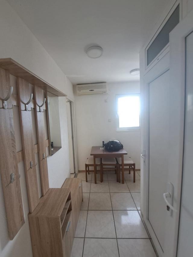 Mini hotel in Krucha with a sea view, not far from the beach with spacious parking. 