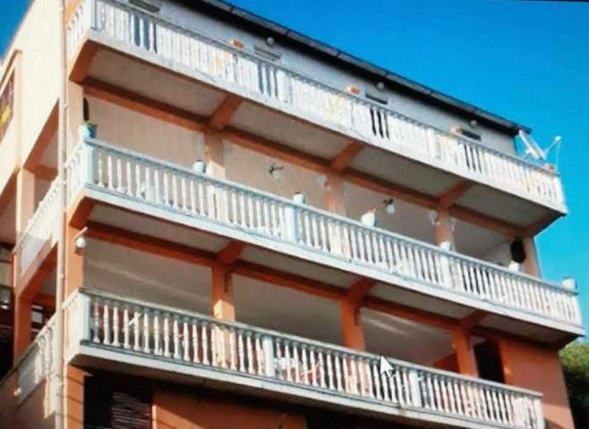 Mini hotel in Krucha with a sea view, not far from the beach with spacious parking. 
