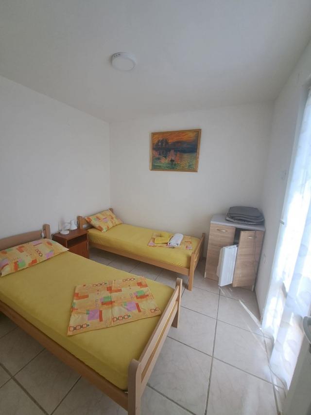 Mini hotel in Krucha with a sea view, not far from the beach with spacious parking. 