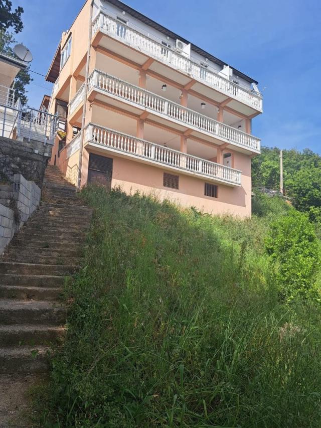 Mini hotel in Krucha with a sea view, not far from the beach with spacious parking. 