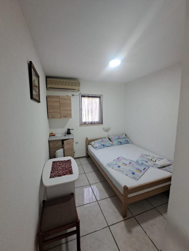 Mini hotel in Krucha with a sea view, not far from the beach with spacious parking. 