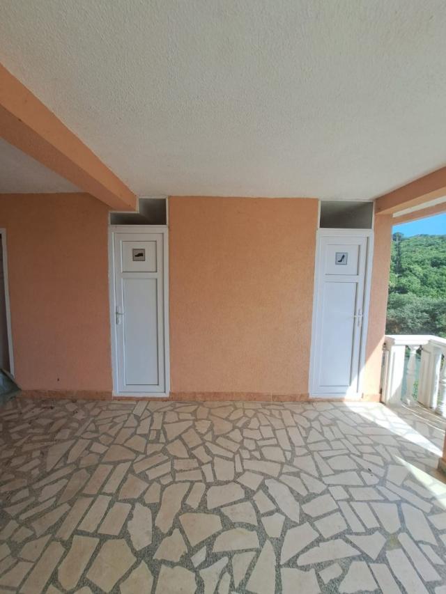Mini hotel in Krucha with a sea view, not far from the beach with spacious parking. 