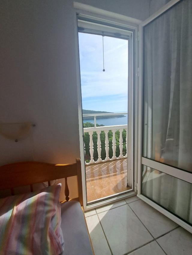 Mini hotel in Krucha with a sea view, not far from the beach with spacious parking. 