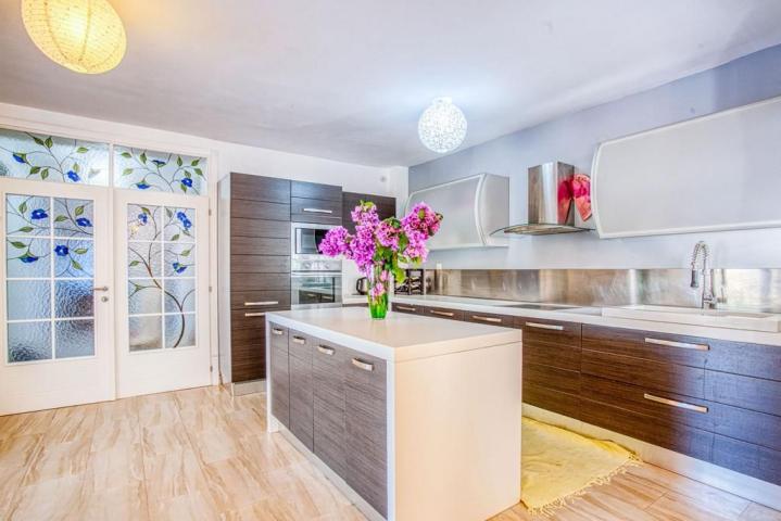 Exclusive large villa in Budva near the sea, sea view. 