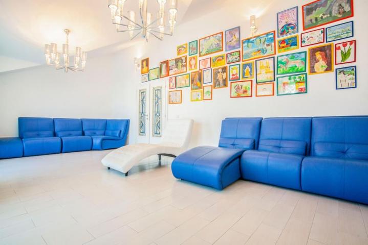 Exclusive large villa in Budva near the sea, sea view. 
