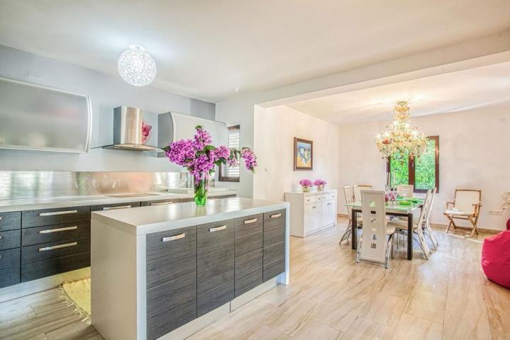 Exclusive large villa in Budva near the sea, sea view. 