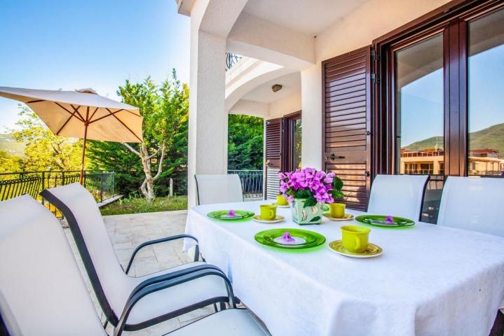 Exclusive large villa in Budva near the sea, sea view. 