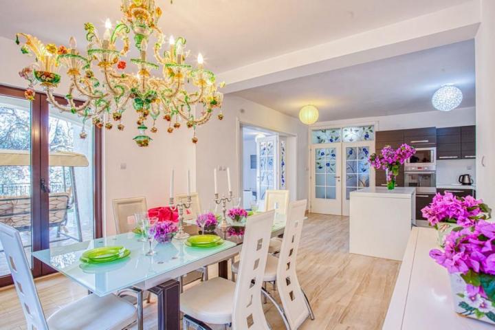 Exclusive large villa in Budva near the sea, sea view. 