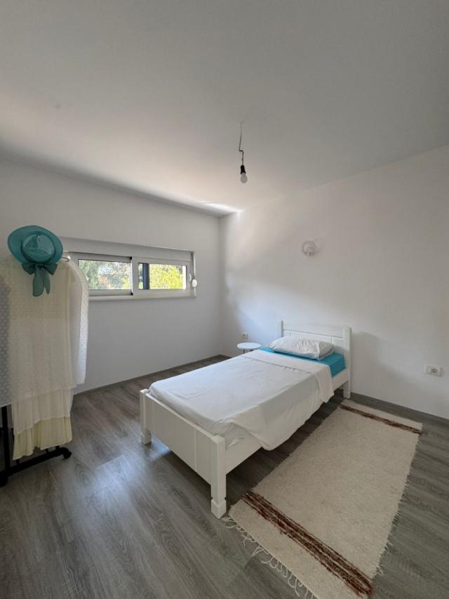 House with panoramic sea views in Uteha, Kunja. 