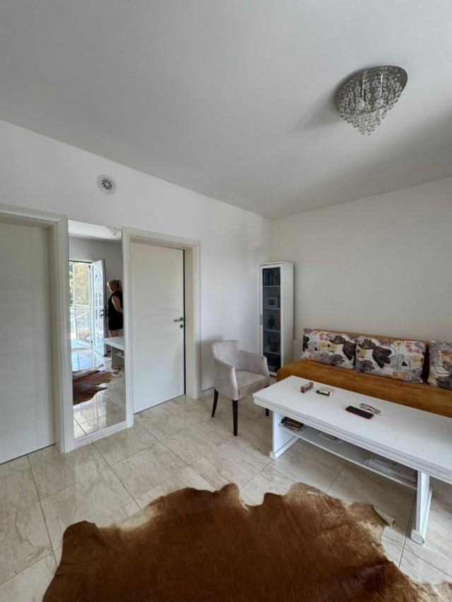 House with panoramic sea views in Uteha, Kunja. 
