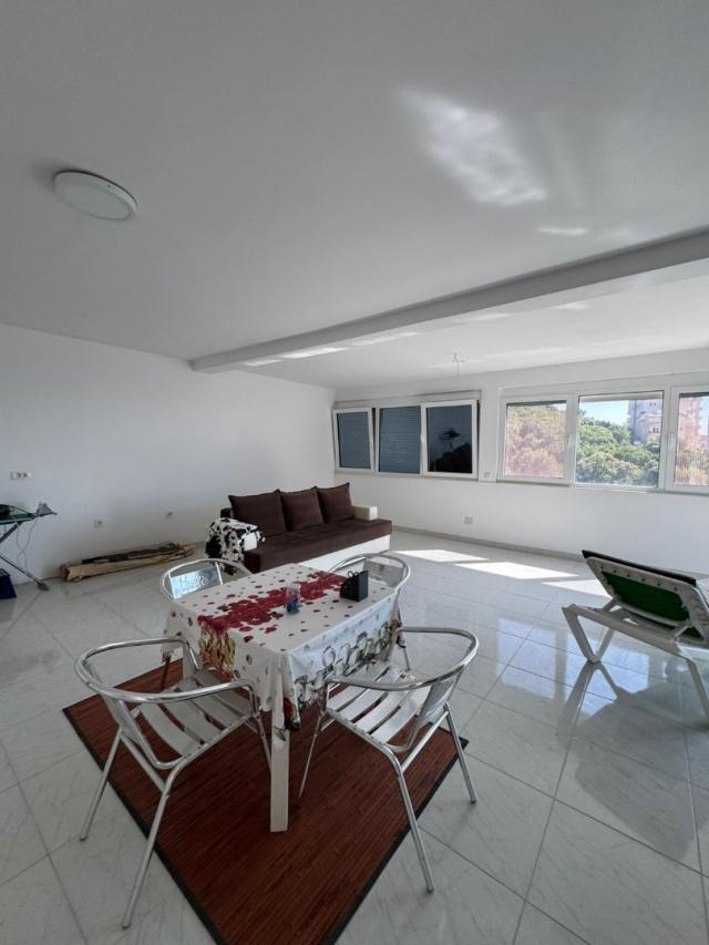 House with panoramic sea views in Uteha, Kunja. 