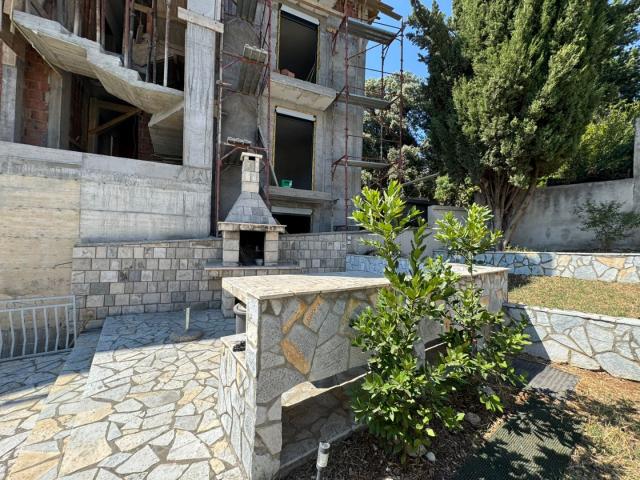 House with panoramic sea views in Uteha, Kunja. 