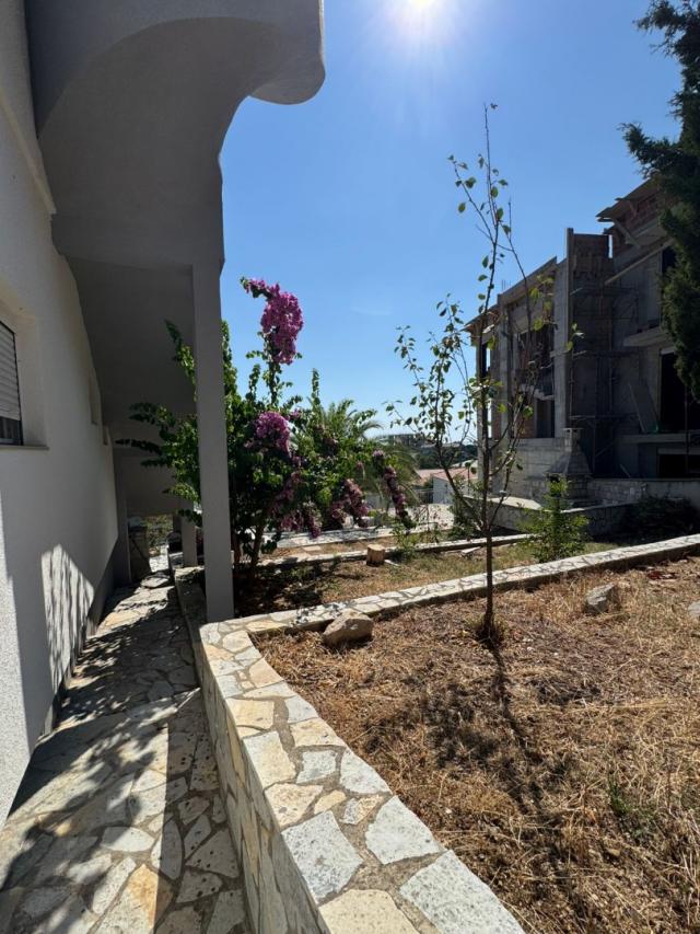 House with panoramic sea views in Uteha, Kunja. 