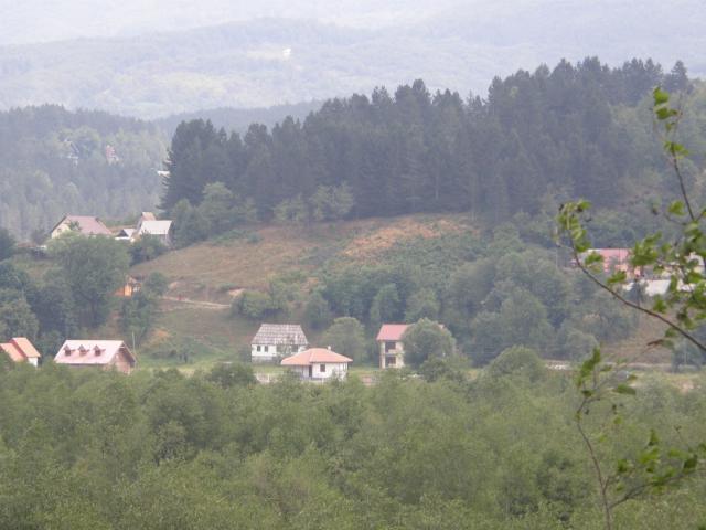 A plot of land in a picturesque area of Kolasin, 5 minutes walk from the city center, is for sale. 
