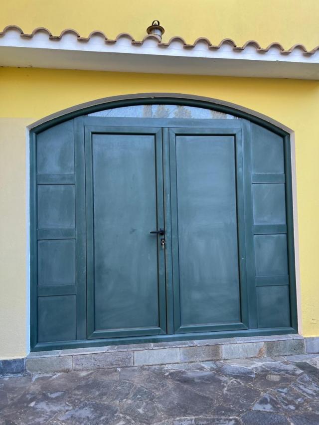 A cozy two-story house in Sutomore is for sale. 