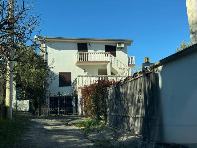 A legally-owned three-story house in Utekha (Bar) is for sale. 