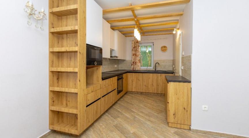 For sale: a spacious, legally energy-independent house in Tivat