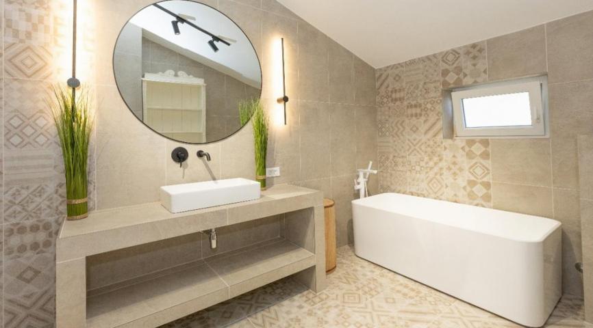 For sale: a spacious, legally energy-independent house in Tivat