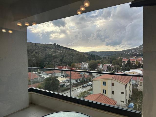 Apartment in a new building in the center of Sutomore, 52 m2