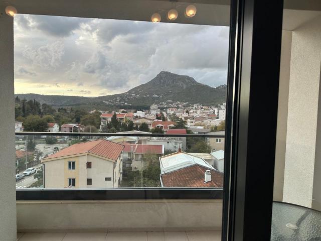 Apartment in a new building in the center of Sutomore, 52 m2
