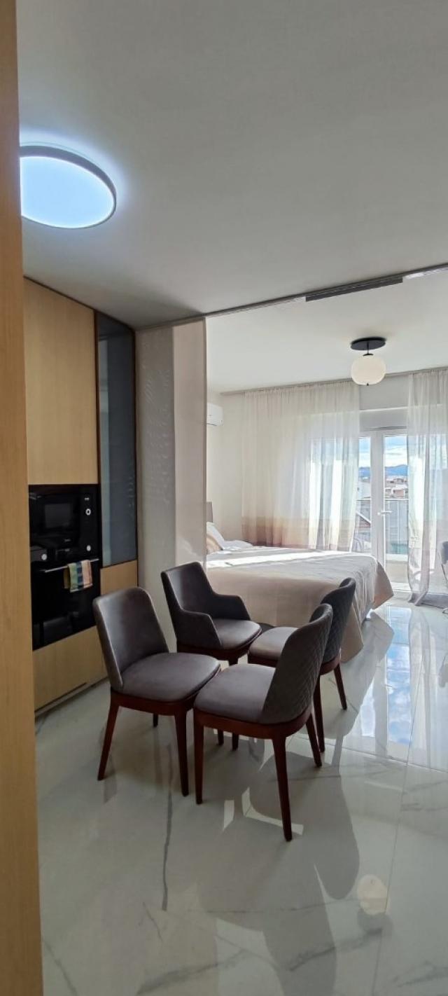 A studio apartment in a new modern residential complex with a swimming pool is for sale. 