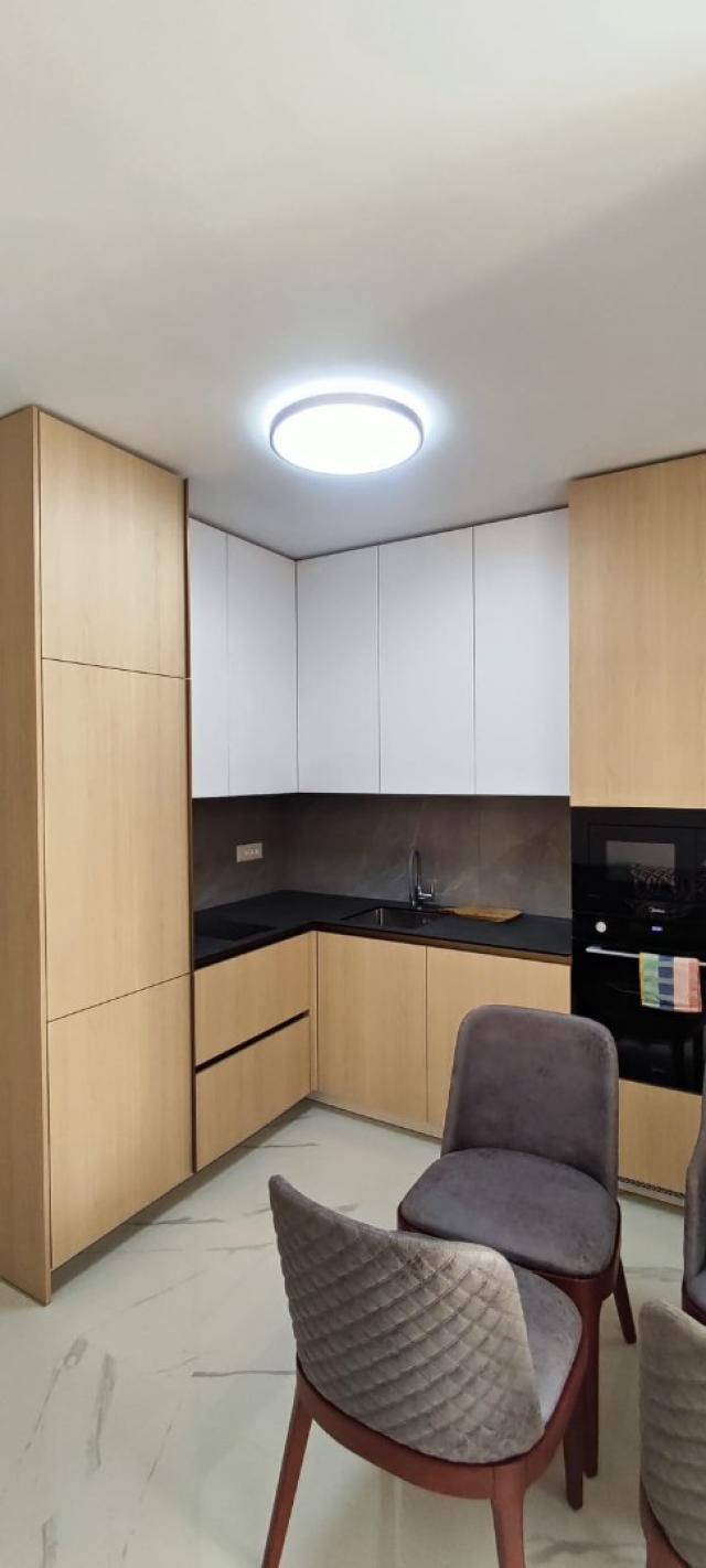 A studio apartment in a new modern residential complex with a swimming pool is for sale. 