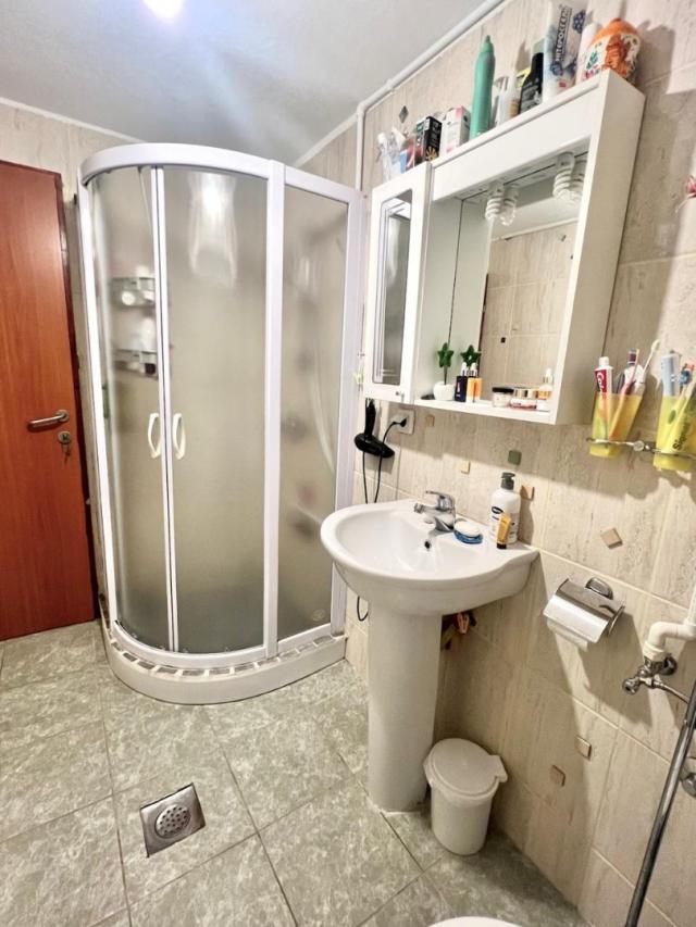 A three-bedroom apartment in Sutomore with its own courtyard