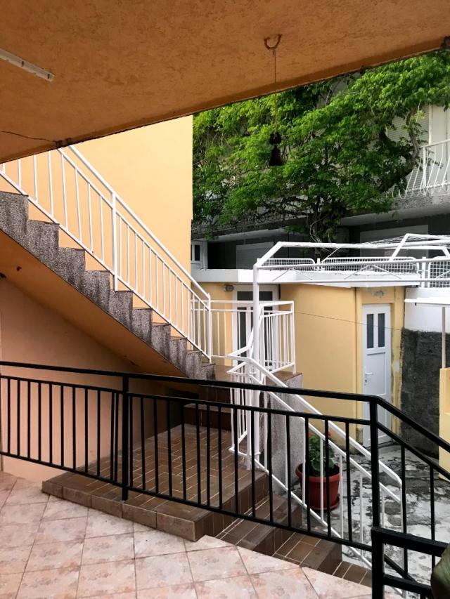 A three-bedroom apartment in Sutomore with its own courtyard