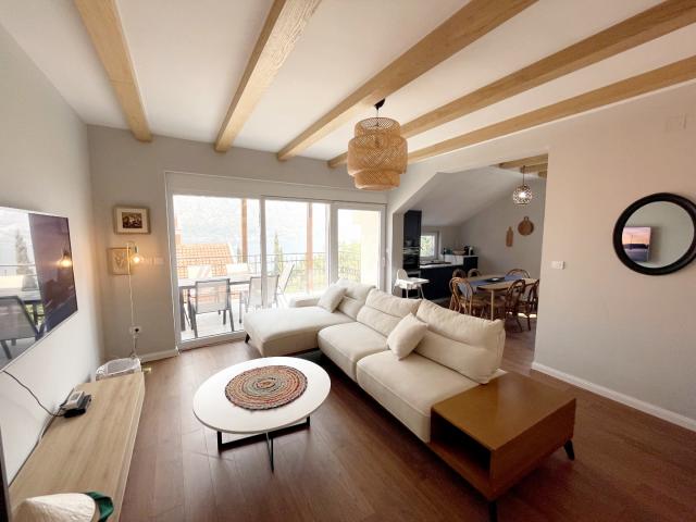 Apartment in a complex in Prcanj, Kotor, 