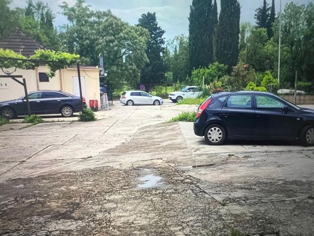 House in Tivat near the highway