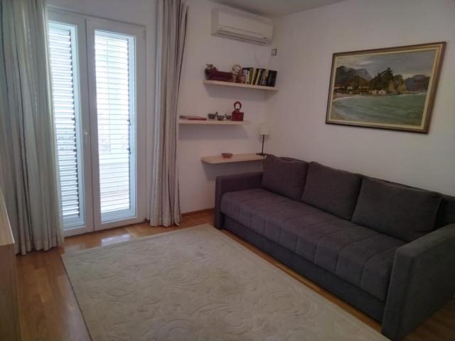 Apartment in Petrovac with 2 bedrooms 150 meters from the sea