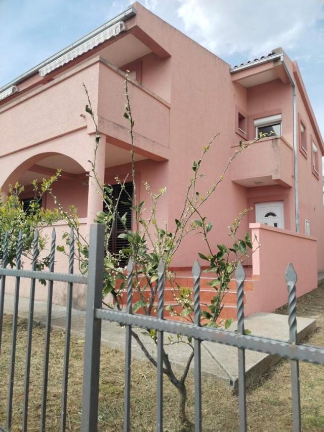 Apartment building in Shushan with sea view