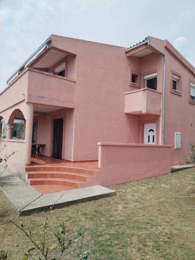 Apartment building in Shushan with sea view