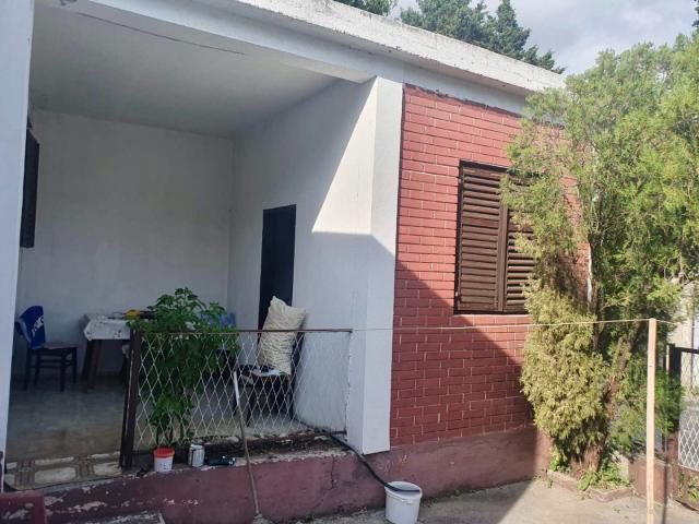 House in Sutomore with 4 rooms