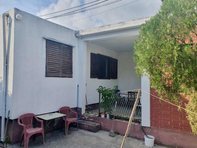House in Sutomore with 4 rooms