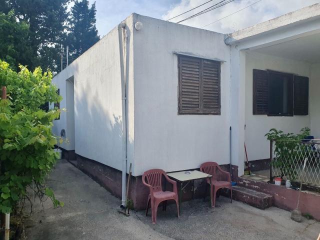 House in Sutomore with 4 rooms