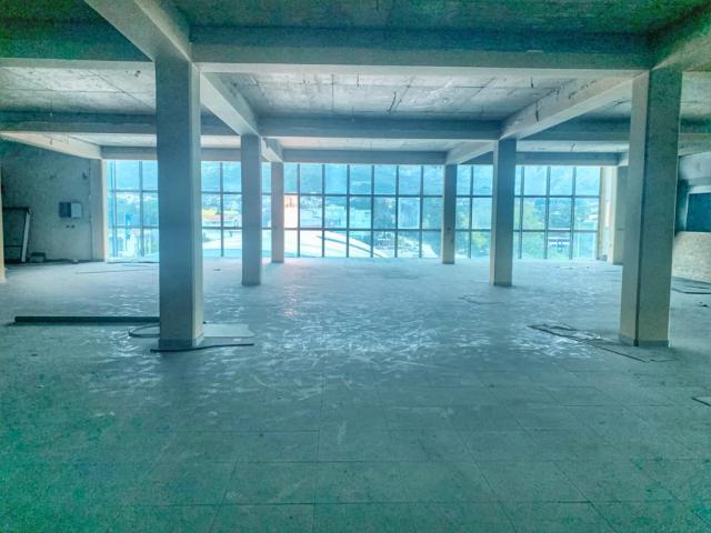 Commercial building with land in Bar