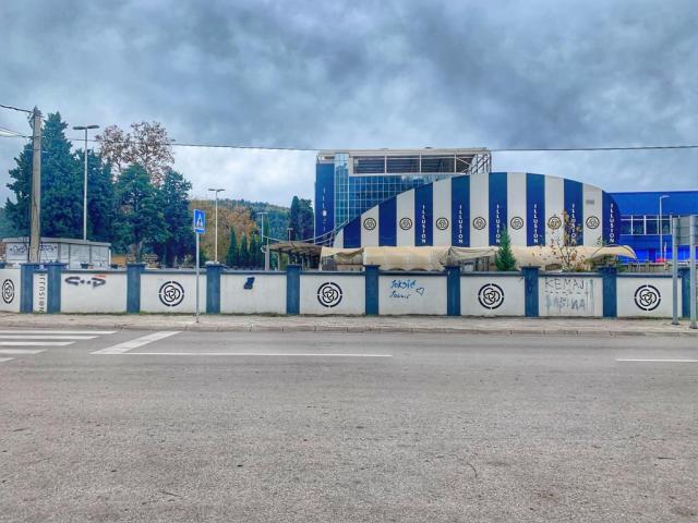 Commercial building with land in Bar