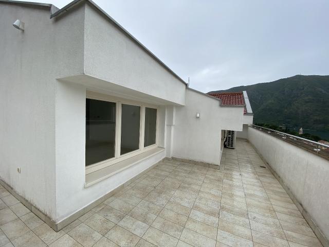 Penthouse, 2 bedrooms, Dobrota