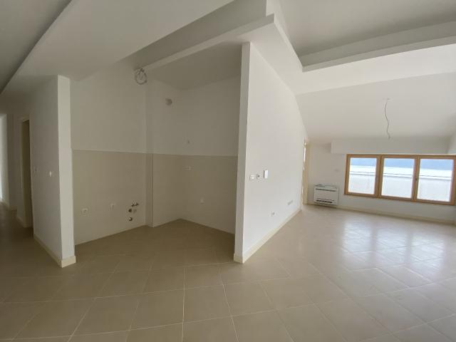 Penthouse, 2 bedrooms, Dobrota