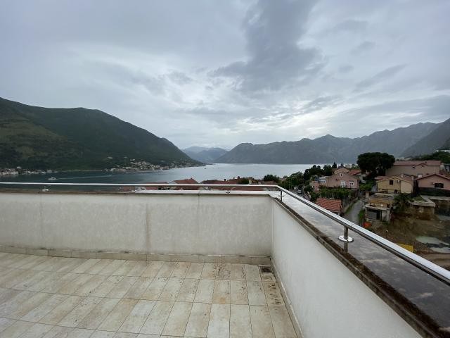 Penthouse, 2 bedrooms, Dobrota