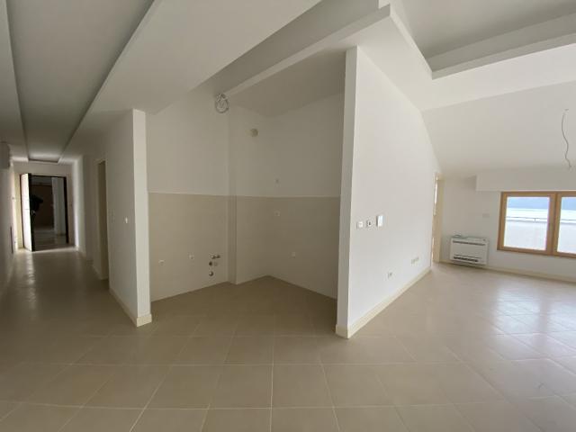 Penthouse, 2 bedrooms, Dobrota