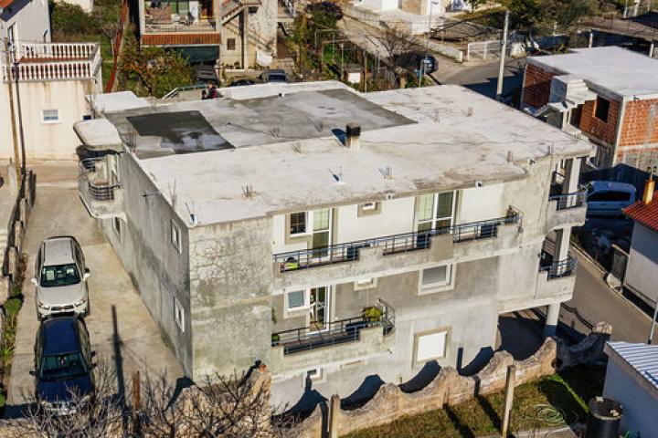 Large three-storey house in Shushanj, Bar