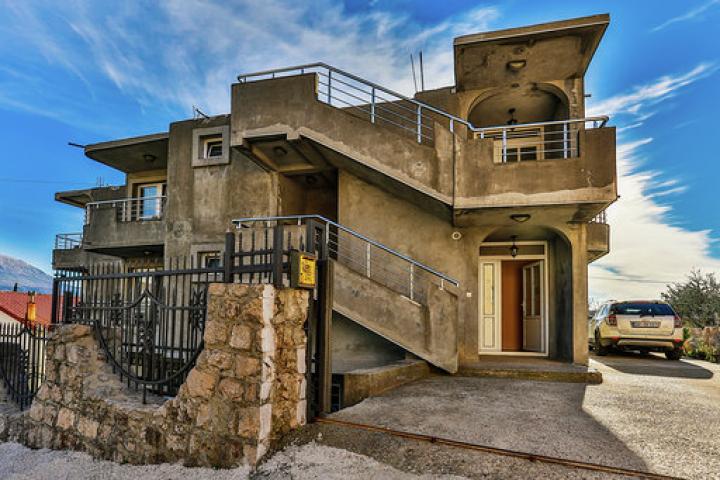 Large three-storey house in Shushanj, Bar